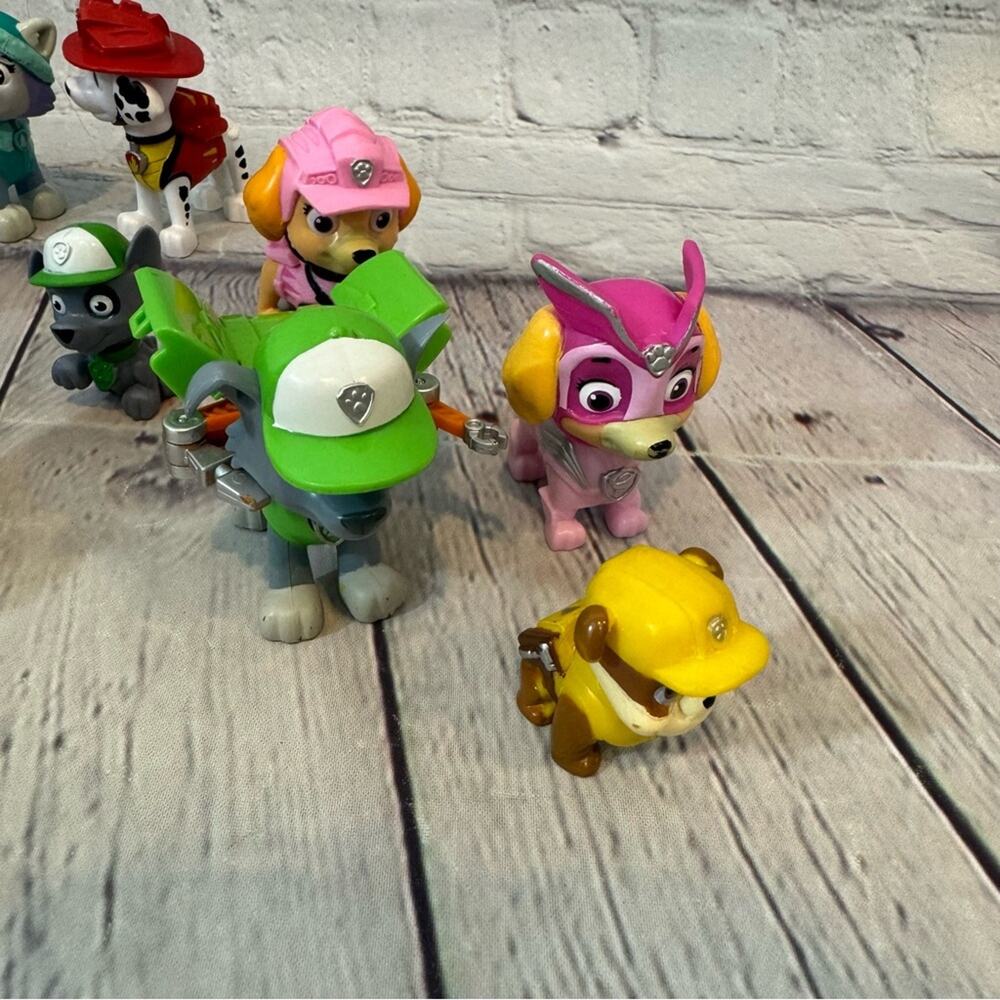 Paw Patrol Lot of Assorted Figures - Picture 6 of 6